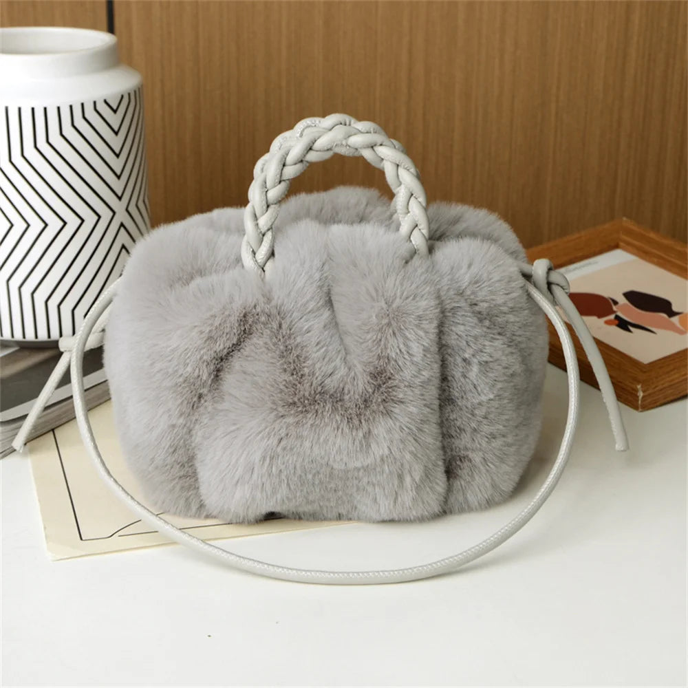 Elegant leather Handbag for women cute bag stylish& Spacious shoulder bag