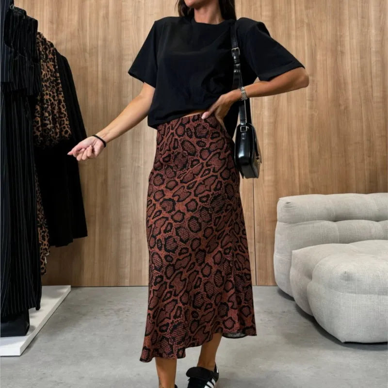 Chic Leopard Print Midi Skirt – High-Waisted Bohemian Style for 2024