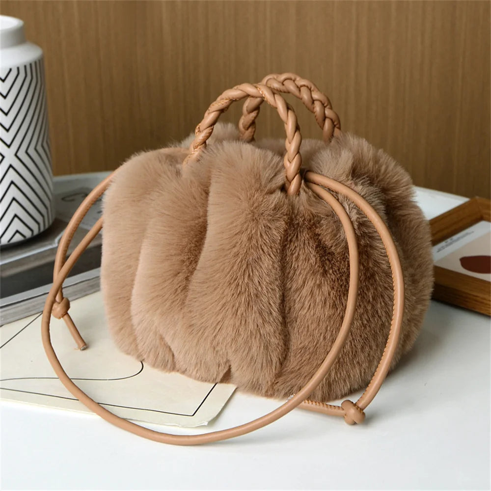 Elegant leather Handbag for women cute bag stylish& Spacious shoulder bag