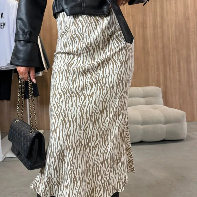 Chic Leopard Print Midi Skirt – High-Waisted Bohemian Style for 2024