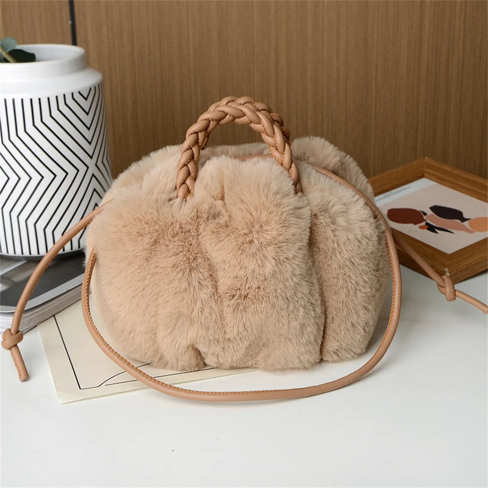 Elegant leather Handbag for women cute bag stylish& Spacious shoulder bag